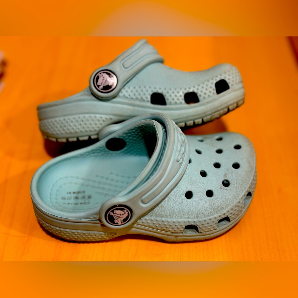 Toddler six crocs light blue